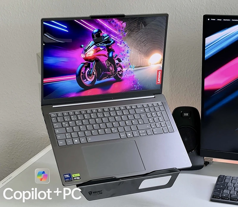 Écran OLED 4K tactile PureSight Pro du Lenovo Yoga Pro 9i