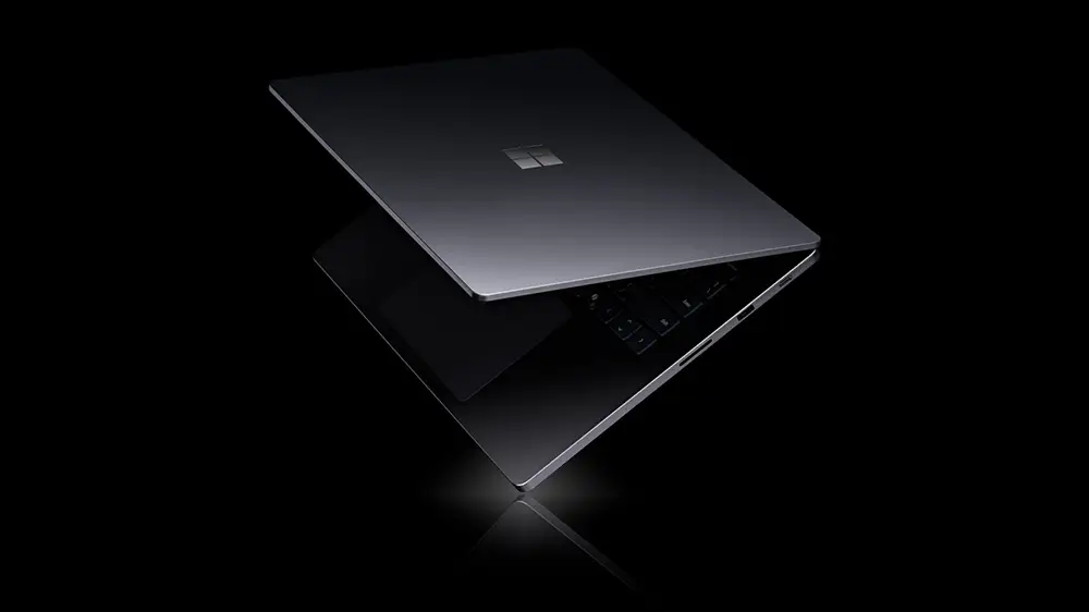 Microsoft Surface Laptop Ultra NVIDIA RTX Spark en design moderne